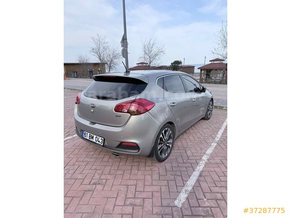 Sahibinden170.000km de  Kia Ceed 1.6 CRDi Premium 2013 Model Trabzon