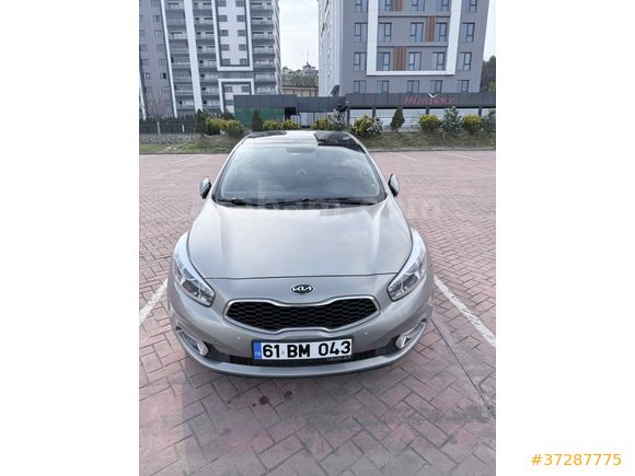 Sahibinden170.000km de  Kia Ceed 1.6 CRDi Premium 2013 Model Trabzon