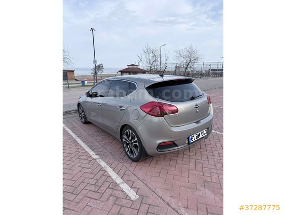 Sahibinden170.000km de  Kia Ceed 1.6 CRDi Premium 2013 Model Trabzon