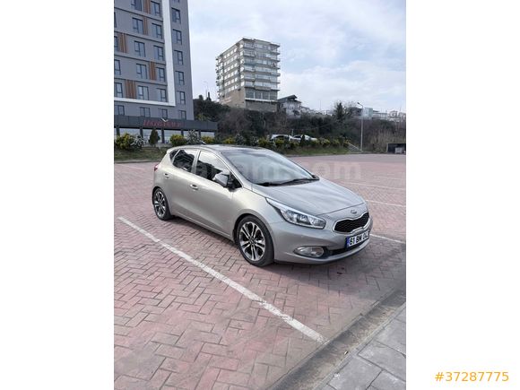 Sahibinden170.000km de  Kia Ceed 1.6 CRDi Premium 2013 Model Trabzon