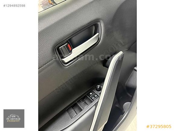 ÖZ AKPINAR OTOMOTİVDEN 1.8 HYBRID FLAME COROLLA CROSS