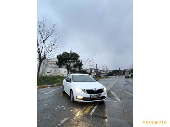 Skoda Octavia 1.6 TDI DSG OTOMATİK OPTİMAL FUL+FUL SORUNSUZ 148.900KM’De