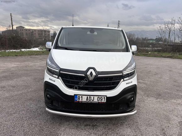 GALERİ OTO 380 DEN 2022 ÇIKIŞLI RENAULT TRAFİK