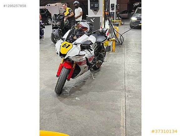 YAMAHA R1 60 yıl SINIRLI SERİ HATASİZ