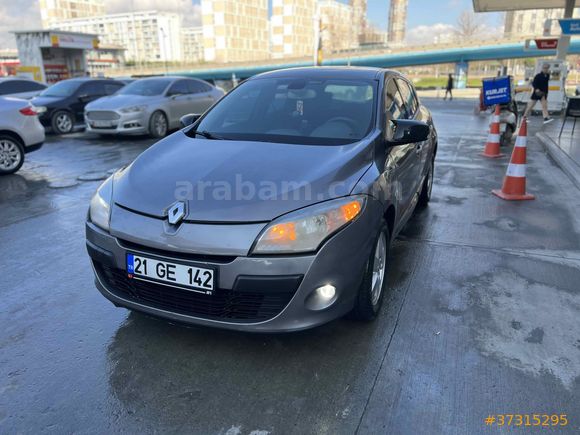 DÜŞÜK KM-HATASIZ – BOYASIZ – TRAMERSİZ – TEMİZ MEGANE