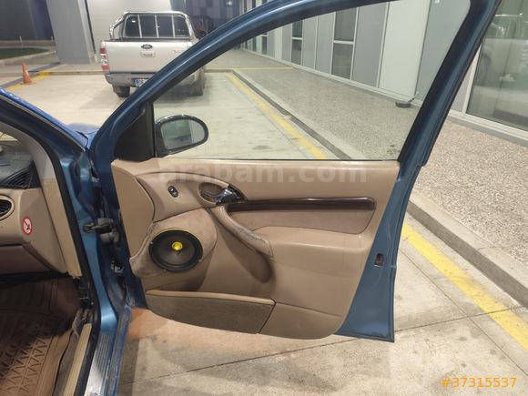 Sahibinden Ford Focus 1.6 Ghia 2000 Model