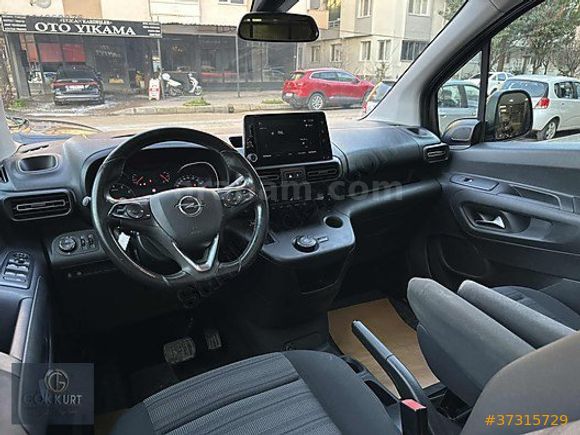 2021 MODEL OPEL COMBO ULTİMATE DEĞİŞENSİZ CAM TAVANLI 131.000 KM