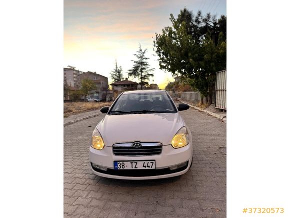 Sahibinden Hyundai Accent Era 1.4 Team 2010 Model  266.000 km Beyaz