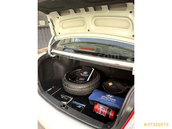 Sahibinden Hyundai Accent Era 1.4 Team 2010 Model  266.000 km Beyaz