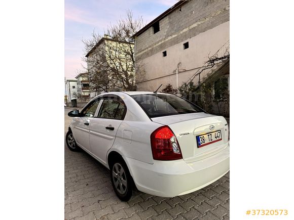 Sahibinden Hyundai Accent Era 1.4 Team 2010 Model  266.000 km Beyaz