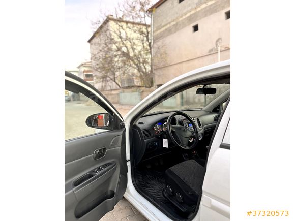 Sahibinden Hyundai Accent Era 1.4 Team 2010 Model  266.000 km Beyaz
