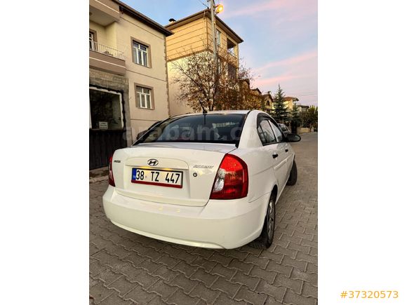 Sahibinden Hyundai Accent Era 1.4 Team 2010 Model  266.000 km Beyaz