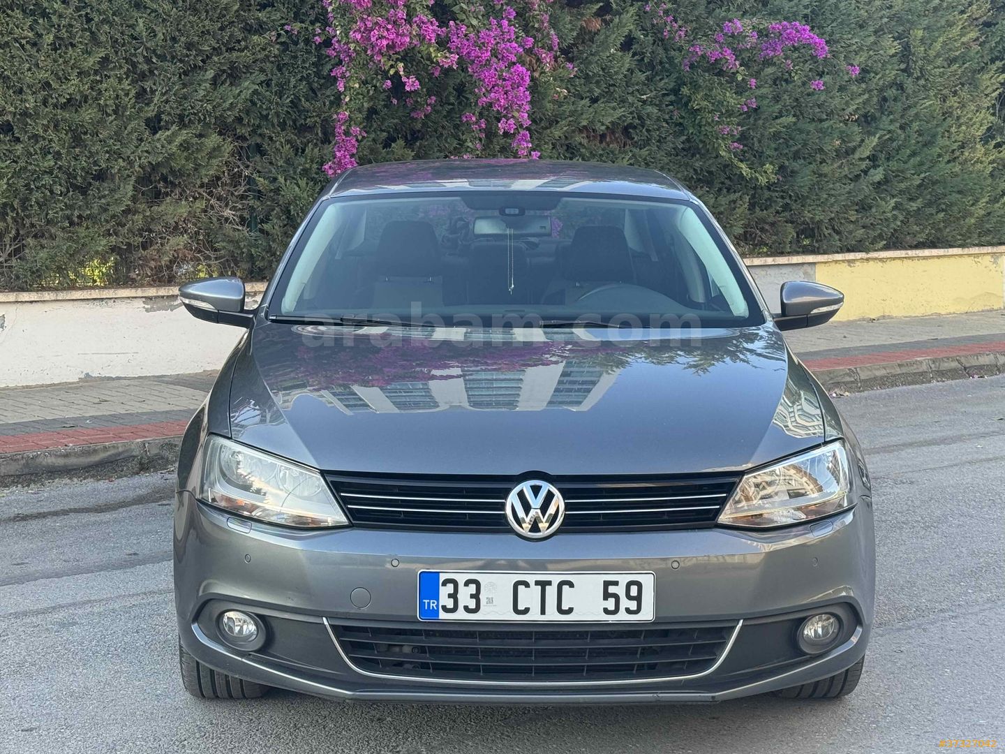 VOLKSWAGEN JETTA 1.6 TDİ COMFORTLİNE 2013 MODEL MERSİN 176.000 KM GRİ