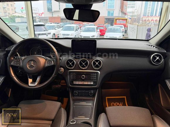 2017 MODEL MERCEDES A180 STYLE 149.000KM BOYASIZ HATASIZ İLK EL