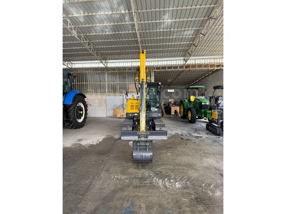 Uzel tarımdan sıfır E57c ekskavatör