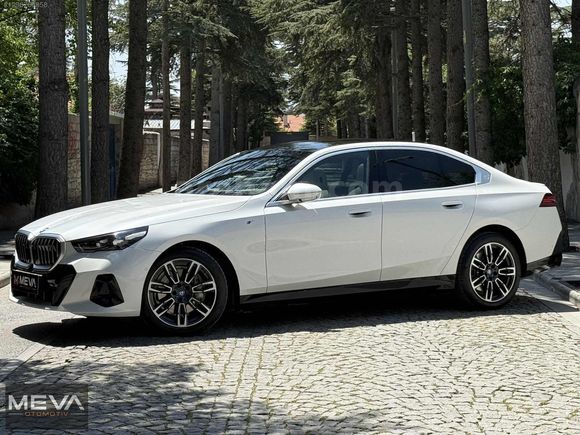 Meva 'dan 2024 İ5 M SPORT 25000 KM HEAD-UP B&W 19JANT 360*KAMERA
