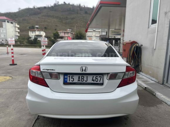 Sahibinden Honda Civic 1.6 i-VTEC ECO Elegance 2013 Model 
