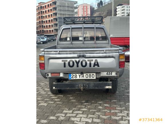 4x4 Toyota Hilux 2.4 D 1997 Model 