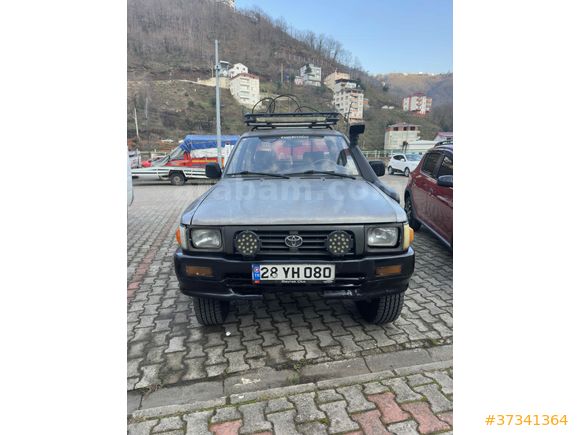 4x4 Toyota Hilux 2.4 D 1997 Model 