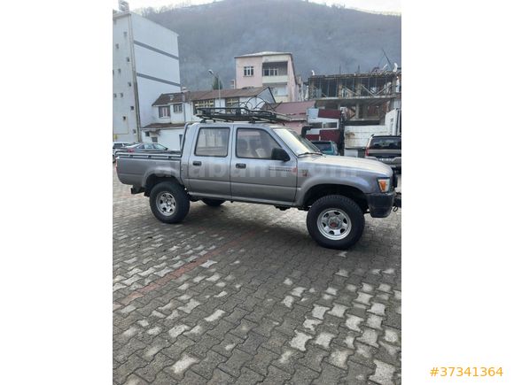 4x4 Toyota Hilux 2.4 D 1997 Model 