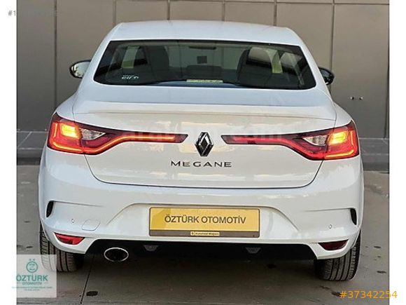 ÖZTÜRK'den MEGANE 1.5 DCİ TOUCH OTOMATİK DÜŞÜK Km'de