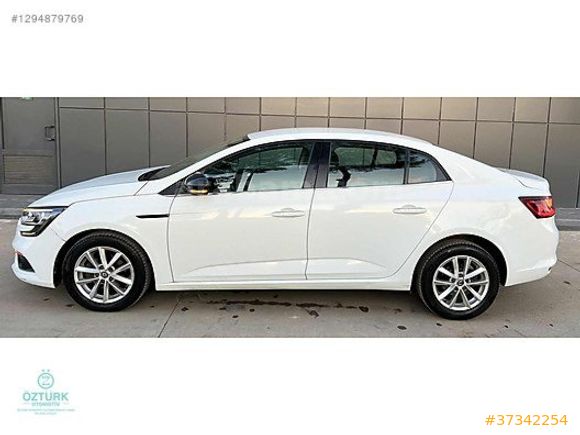 ÖZTÜRK'den MEGANE 1.5 DCİ TOUCH OTOMATİK DÜŞÜK Km'de
