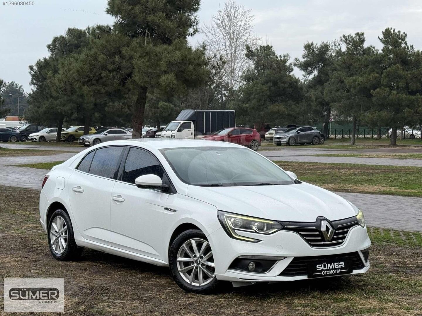 Galeriden Renault Megane 1.5 dCi Touch 2017 Model Bursa 167.000 km Beyaz 1