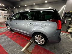 Sahibinden Peugeot 5008 1.6 e-HDi Premium 2012 Model İstanbul 249.000 km Mavi (metalik)