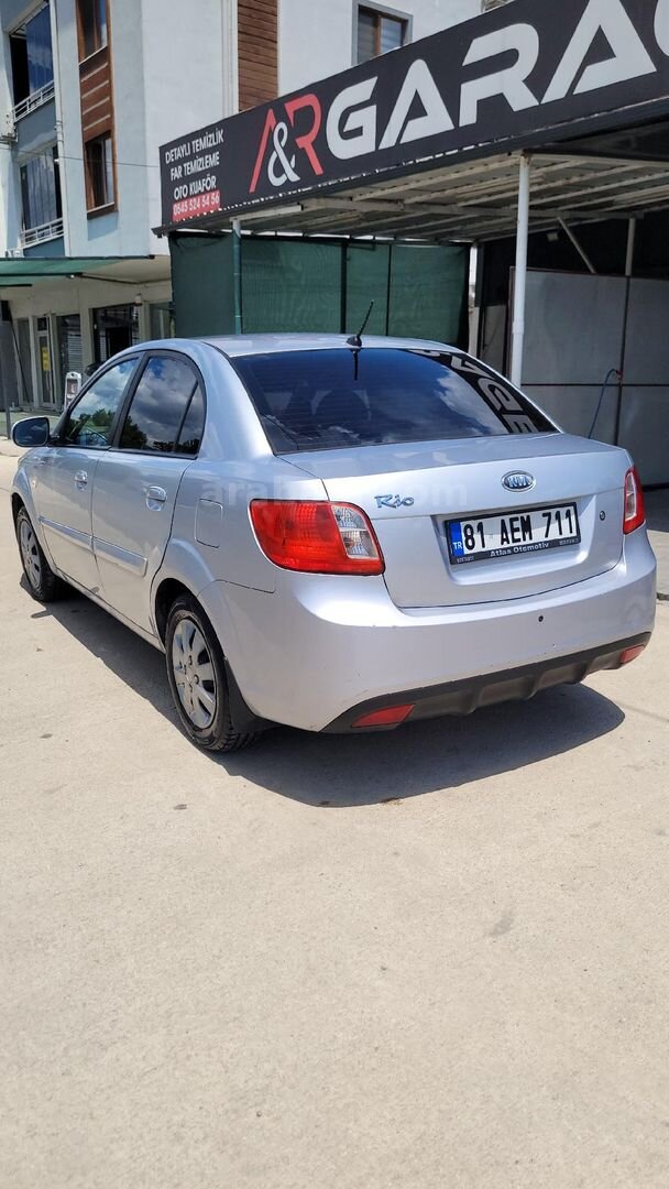 Sahibinden Kia Rio 1.4 EX Comfort 2010 Model Düzce 196.000 km Gri (Gümüş) 7
