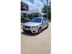 Kia Rio tam otomatik/ bakımlı/ muayene Yeni / Ekspertiz ciddi alıcıyla kısa sürede anlaşılacaktır