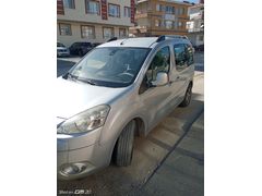 Sahibinden Peugeot Partner 1.6 HDI Premium Pack 2010 Mode yük görmüş bir araç degil,muayeneı sıfır,triger seti 22,04.2026 tarihinde komple değişti