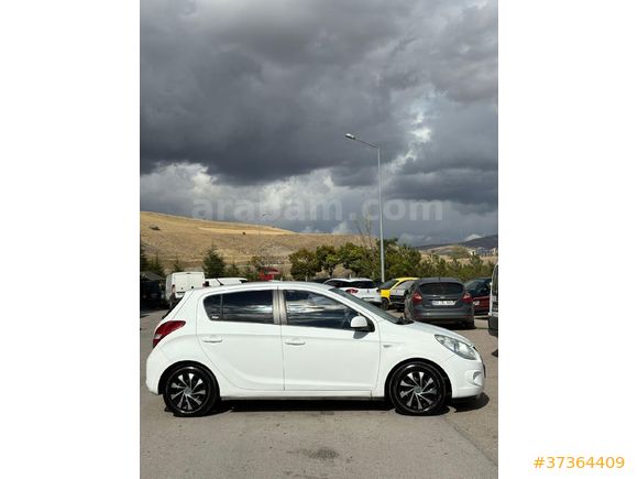 Sahibinden Hyundai i20 1.4 CRDi Style 2011 Model