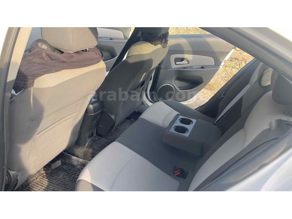 86bindeOtomatik Chevrolet Cruze 1.6 LS 2010 Model  