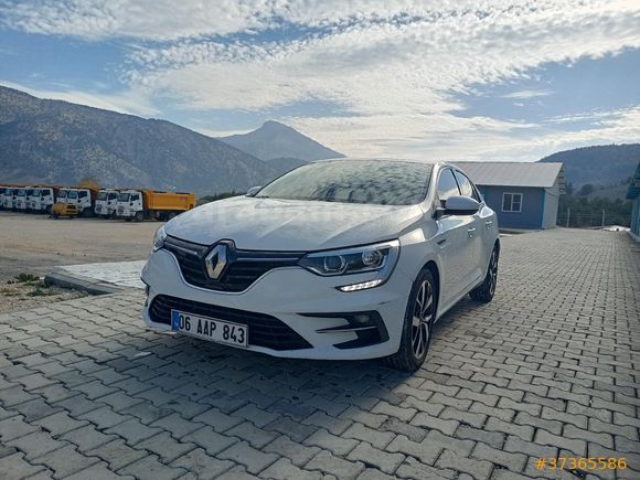Sahibinden Renault Megane 1.3 TCe Joy 2021 Model  92.000 km Beyaz