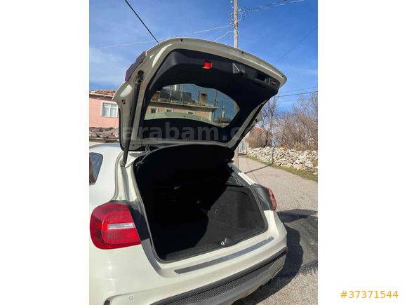 GARAJ ARABASI GLA 180 d AMG