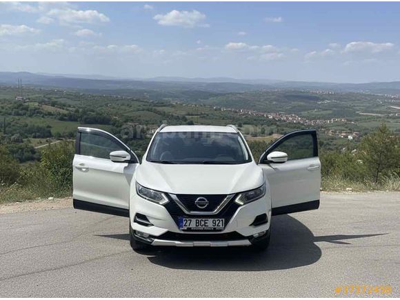 Sahibinden Nissan Qashqai 1.2 DIG-T Tekna 2018 Model 19 çıkışlı 106 binde   temiz bakımlı  araç. 