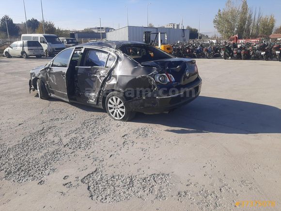 KAREN YEDİEMİN'DEN 2006 PASSAT 2.0 FSI OTOMATİK 166.000 KM DE