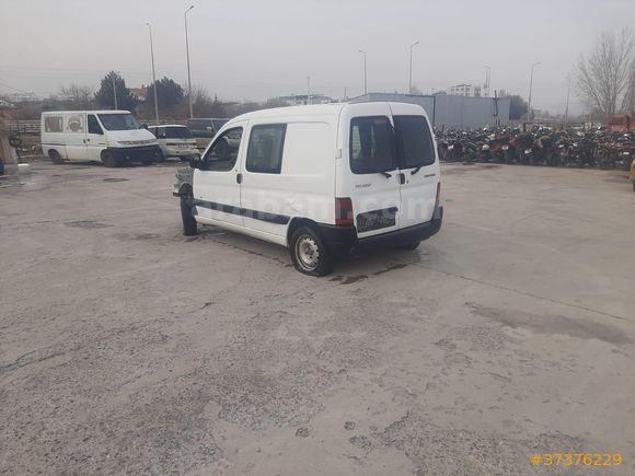 KAREN YEDİEMİN'DEN PARTNER 2004 MODEL 2.0 HDI 190C