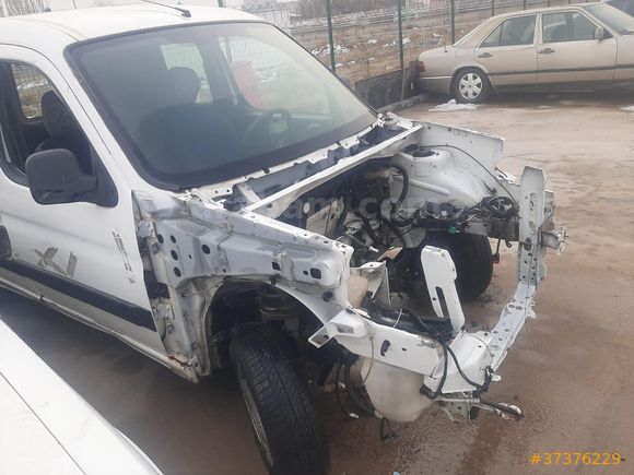 KAREN YEDİEMİN'DEN PARTNER 2004 MODEL 2.0 HDI 190C