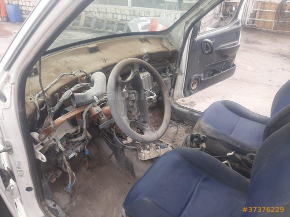 KAREN YEDİEMİN'DEN PARTNER 2004 MODEL 2.0 HDI 190C