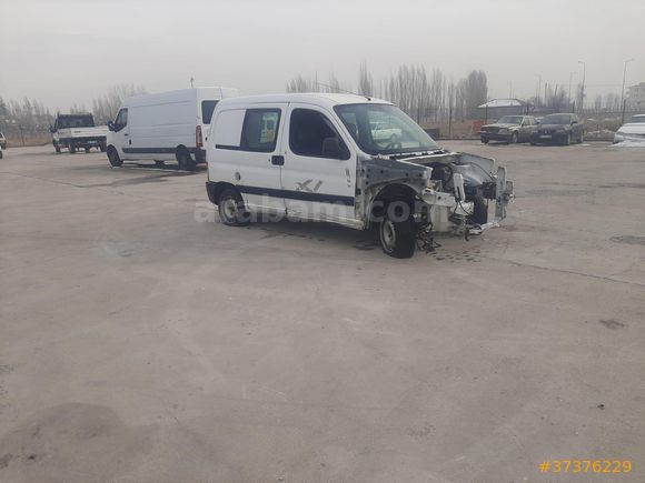 KAREN YEDİEMİN'DEN PARTNER 2004 MODEL 2.0 HDI 190C