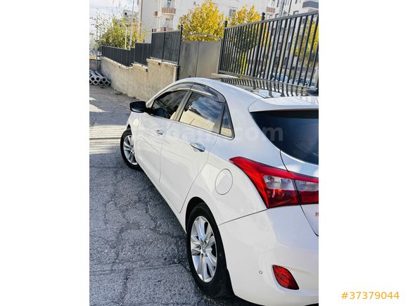 Sahibinden Hyundai i30 1.6 CRDi Elite 2012 
Model 