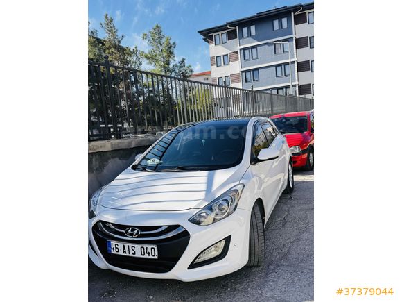 Sahibinden Hyundai i30 1.6 CRDi Elite 2012 
Model 