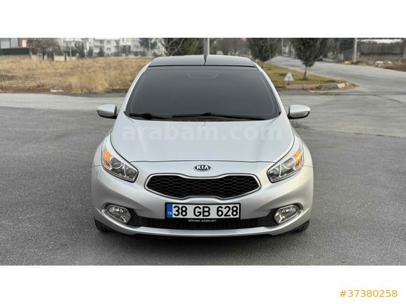 Kamu Personelinden Boyasız-Değişensiz Kia Ceed 1.6 CRDi Concept Plus  