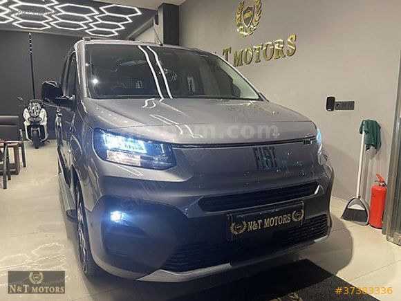 N&T MOTORS'TAN CAM TAVANLI FİAT DOBLO COMBİ PREMİO PLUS FULL