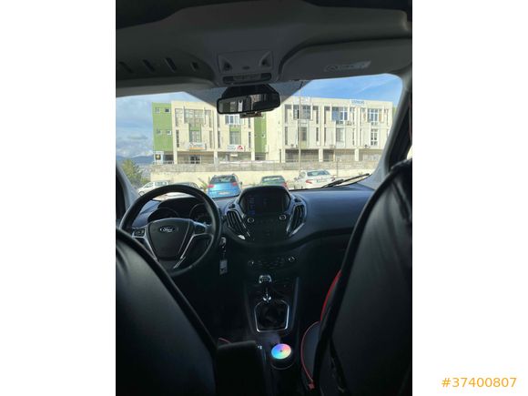 2022-FORD COURİER 1.5 TDCİ TİTANİUM PLUS -60.000 KM’DE