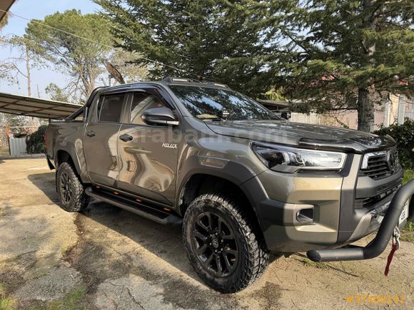 Sahibinden Toyota Hilux 2.4 D-4D 4x4 Invincible 2022 Model 