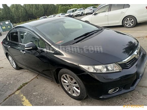 6 Yıllık Sahibinden 40.Yıl Paket Honda Civic 1.6 i-VTEC ECO Elegance