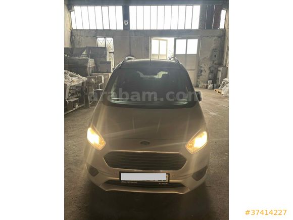 Sahibinden Ford Tourneo Courier 1.0 EcoBoost Titanium Plus 2023 Model 