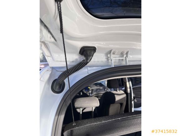 Sahibinden Courier 1.0 EcoBoost Titanium Plus 2023 Model  Garantisi  Devam etmekte